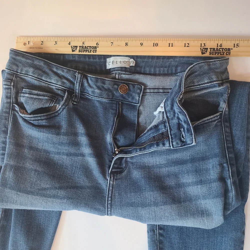 Cello Juniors Ankle Jeans in Blue with Frayed Hem Size 13